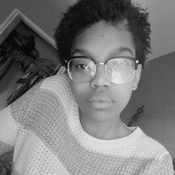 Meet your Posher, Akia - Picture 1 of 1